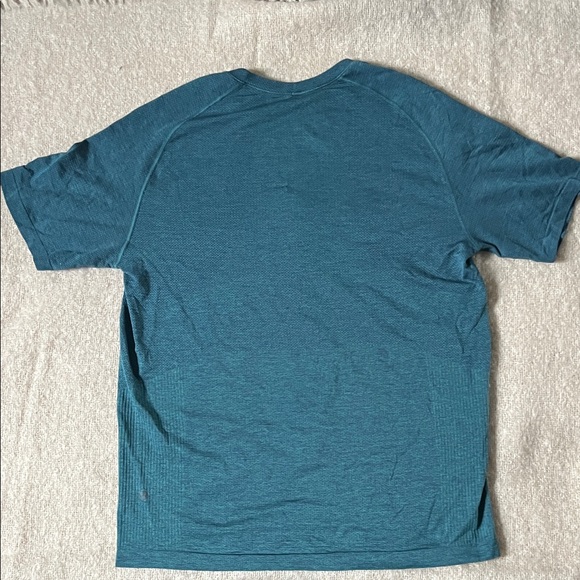 Men’s Lululemon Tshirt - Picture 5 of 6